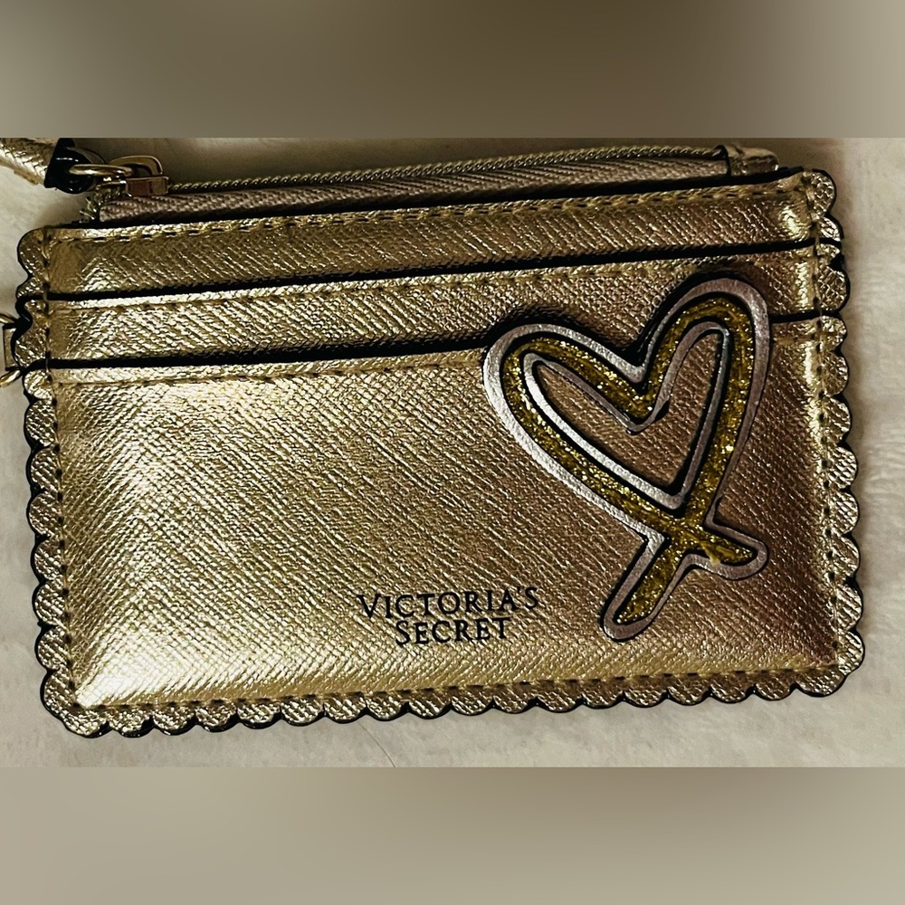 💓VICTORIA’S SECRET Card Case Keychain. Gold.